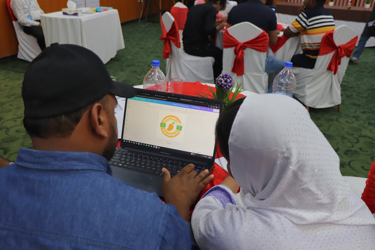 🌾 Rural agri-entrepreneurs in BD are going digital. Under the #RAINS Project, FAO’s training on marketing, e-commerce &amp; certification is helping them grow their agri-businesses online with confidence, visibility &amp; impact.
#FAOBangladesh #GAFSP #IFAD #BetterLife #BetterProduction