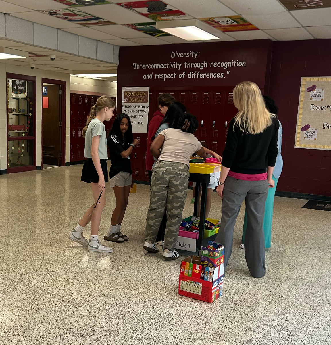Golden Ticket Day! Students shopped for prizes using their golden tickets. SVMS is proud of their students for making good choices. Keep up the great work Spartans! ⭐️🎉 @aghoulihan @ucpsnc