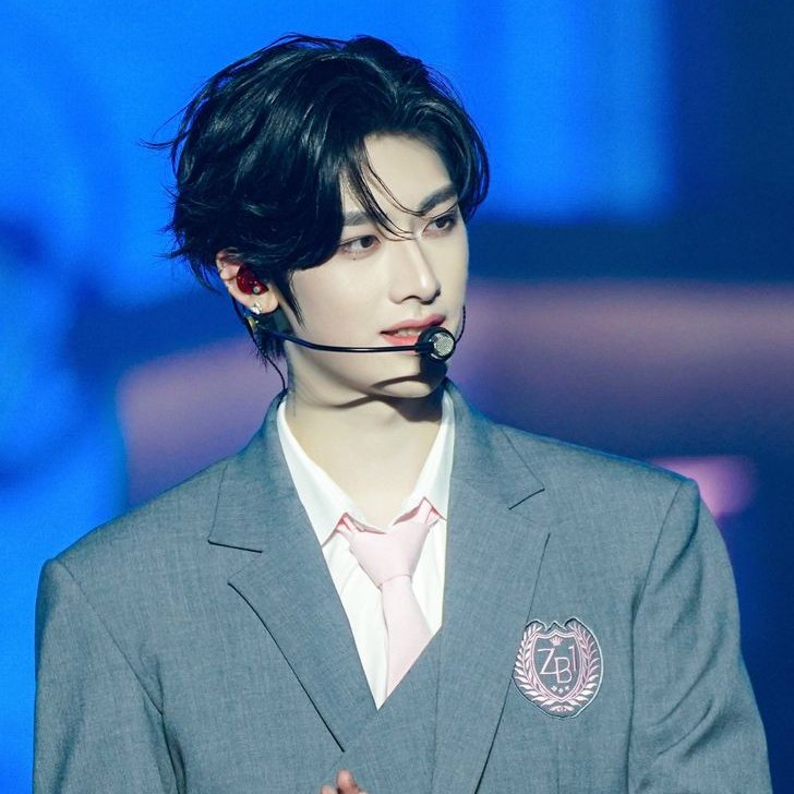 does it ever drive you crazy just how fast the night changes 😢 #RICKY #沈泉锐 #리키 #ZB1