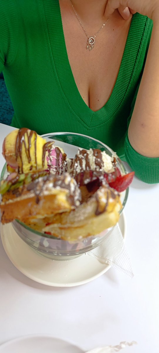 Cuál será el verdadero postre para terminar la noche?? Jeje buen inicio de semana para todos