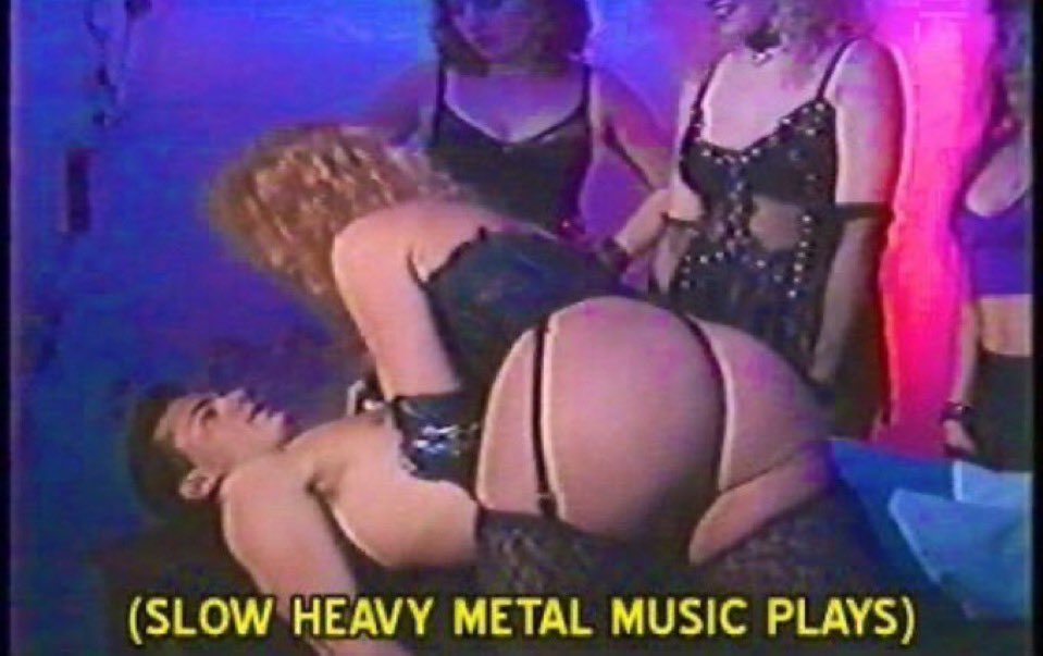 𝑳𝑰𝑽𝑰𝑵𝑮 𝑫𝑬𝑨𝑫 𝑮𝑰𝑹𝑳 🦇 (@screamnhorror) on Twitter photo 