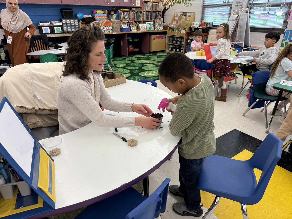 teachthinklearn's tweet photo. Earth Day Fun! 🌎 https://t.co/pw6DAw4Zkj