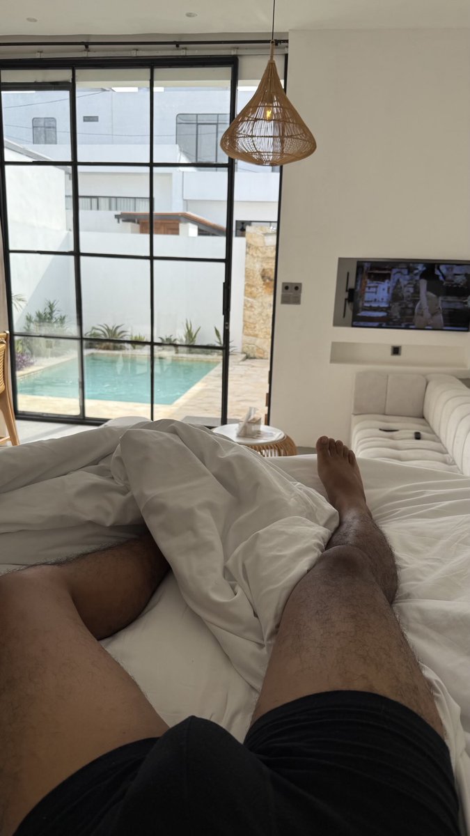 W A Y A N tweet media