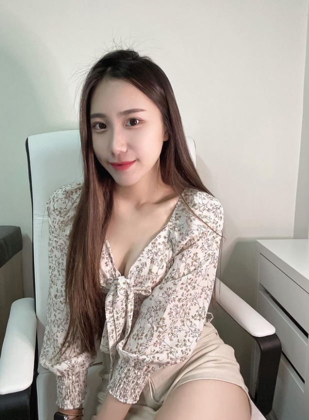 HestiNasti's tweet photo. 会吃鲍鱼的男生真的很加分 但是应该没有男生会喜欢吃吧 就算洗的特别干净~ 马来西亚约炮  #马来西亚 #新加坡 https://t.co/z6X3UsMngt