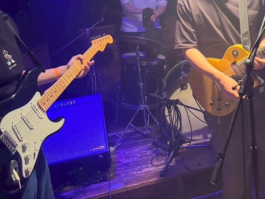 5/31(土)にサークル内ライブを開催しました！
初の試みとして、サークルメンバーの家族友人なども招待し、より多くの方がご参加してくださりました！🎸
つくバンではこれからも定期的にライブを開催する予定ですので、ご興味のある方はお気軽にご連絡ください！

#茨城 #バンドサークル #ライブ