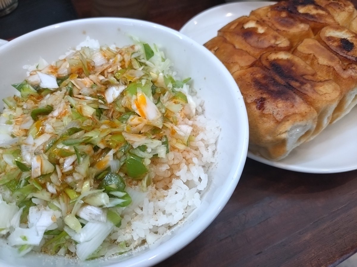 hetareter_GE8's tweet photo. 『ぎょうざや』にてネギごまライスと餃子を完食😁✨

ネギごまライス美味すぎる😋 https://t.co/PT8xK5bw8v