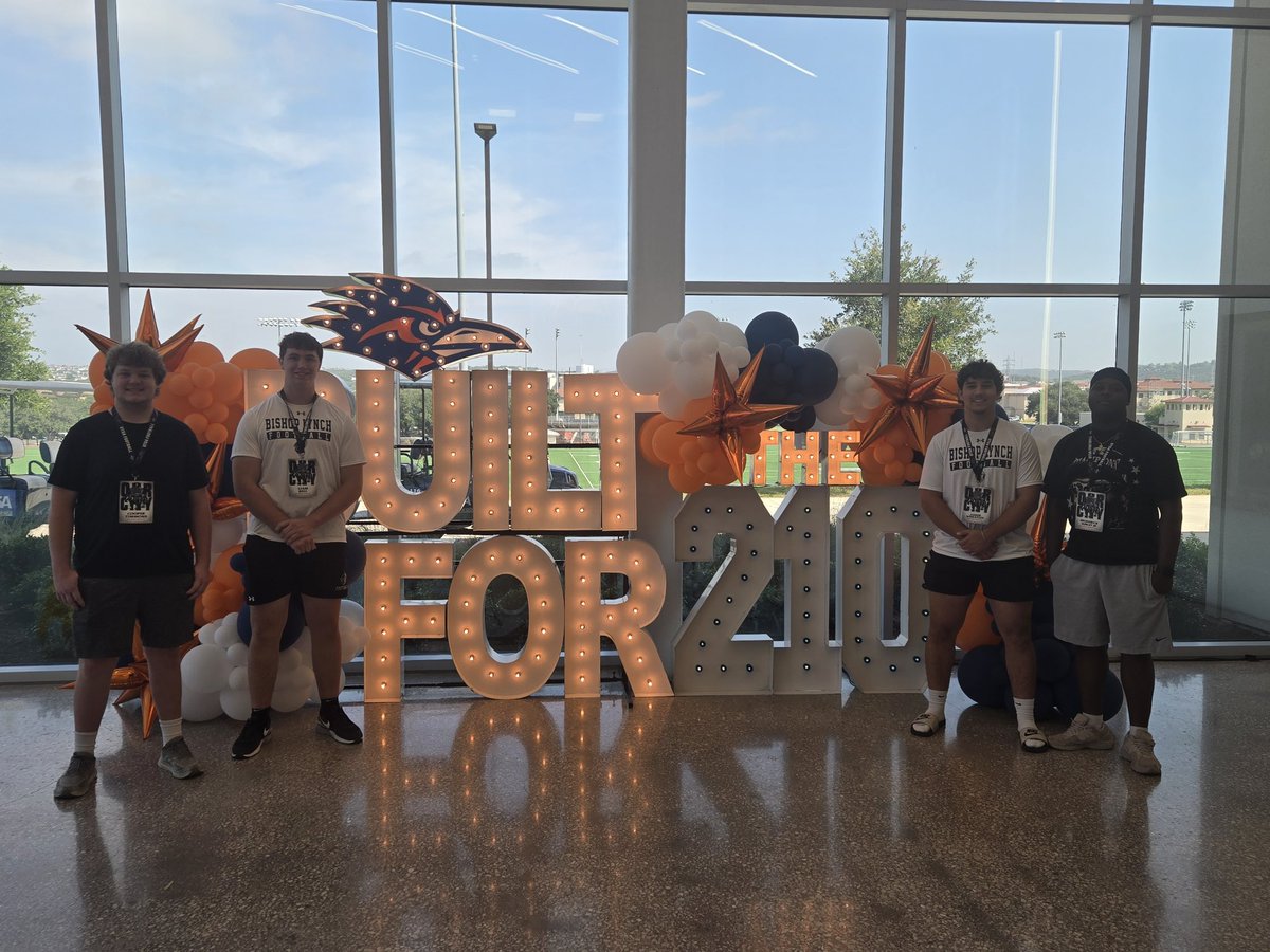 Cooper Timmons (@coopertimmons26) on Twitter photo Thanks to <a href="/CoachPeterGray/">Peter Gray</a> for the great visit today at <a href="/UTSAFTBL/">UTSA Football ๐</a>
<a href="/BSublet/">BSUB</a> <a href="/BMFMoats/">Coach Moats</a> <a href="/CoachMillerick/">gregorymillerick</a> <a href="/BlueChipOL/">Blue Chip Athletics,LLC.</a> Thanks to <a href="/CoachPeterGray/">Peter Gray</a> for the great visit today at <a href="/UTSAFTBL/">UTSA Football ๐</a>
<a href="/BSublet/">BSUB</a> <a href="/BMFMoats/">Coach Moats</a> <a href="/CoachMillerick/">gregorymillerick</a> <a href="/BlueChipOL/">Blue Chip Athletics,LLC.</a>