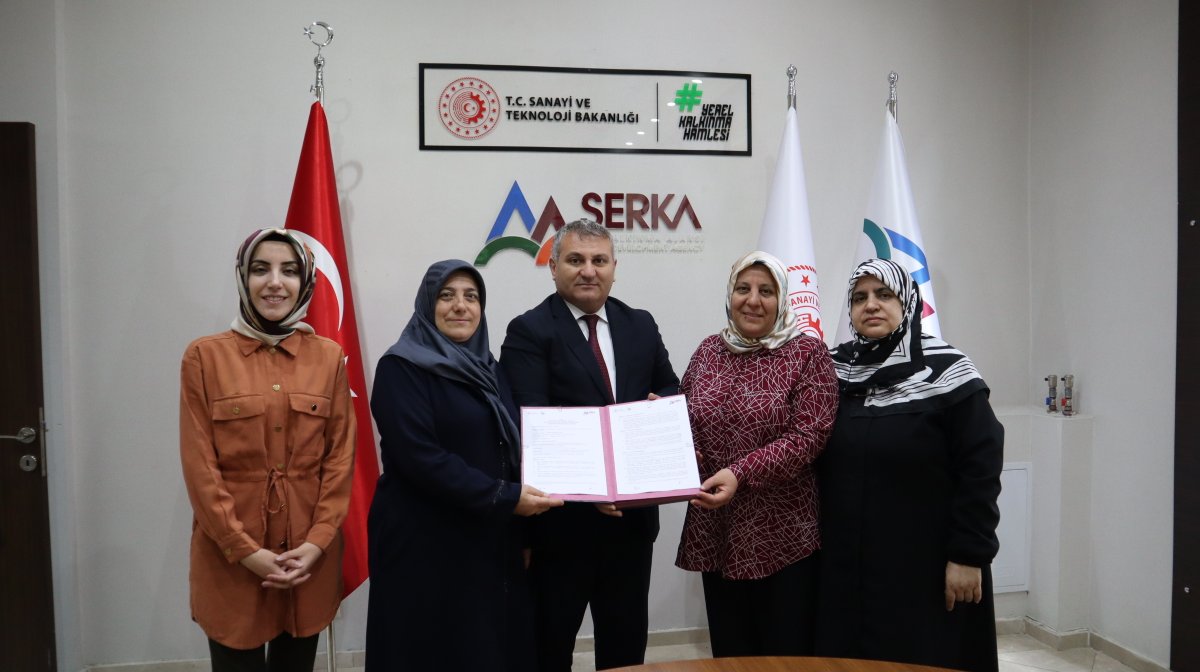 Sarıkamış’ta Üretilen Hediyelik Eşyaların Tescil Kazanmasına Yönelik Teknik Destek Sözleşmesi İmzalandı.

#YerelKalkınmaHamlesi #Sarıkamış #Kars 

Detaylar 👇
serka.gov.tr/haber/haberler…

<a href="/TCSanayi/">Sanayi ve Teknoloji Bakanlığı</a> <a href="/KalkinmaAjansGM/">Kalkınma Ajansları Genel Müdürlüğü</a>