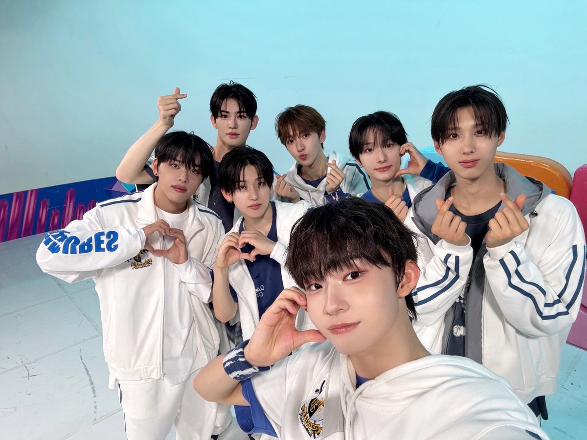 이참에 𝗣𝗵𝗼𝘁𝗼 𝗧𝗶𝗺𝗲 📸🫶 #KickFlip #킥플립