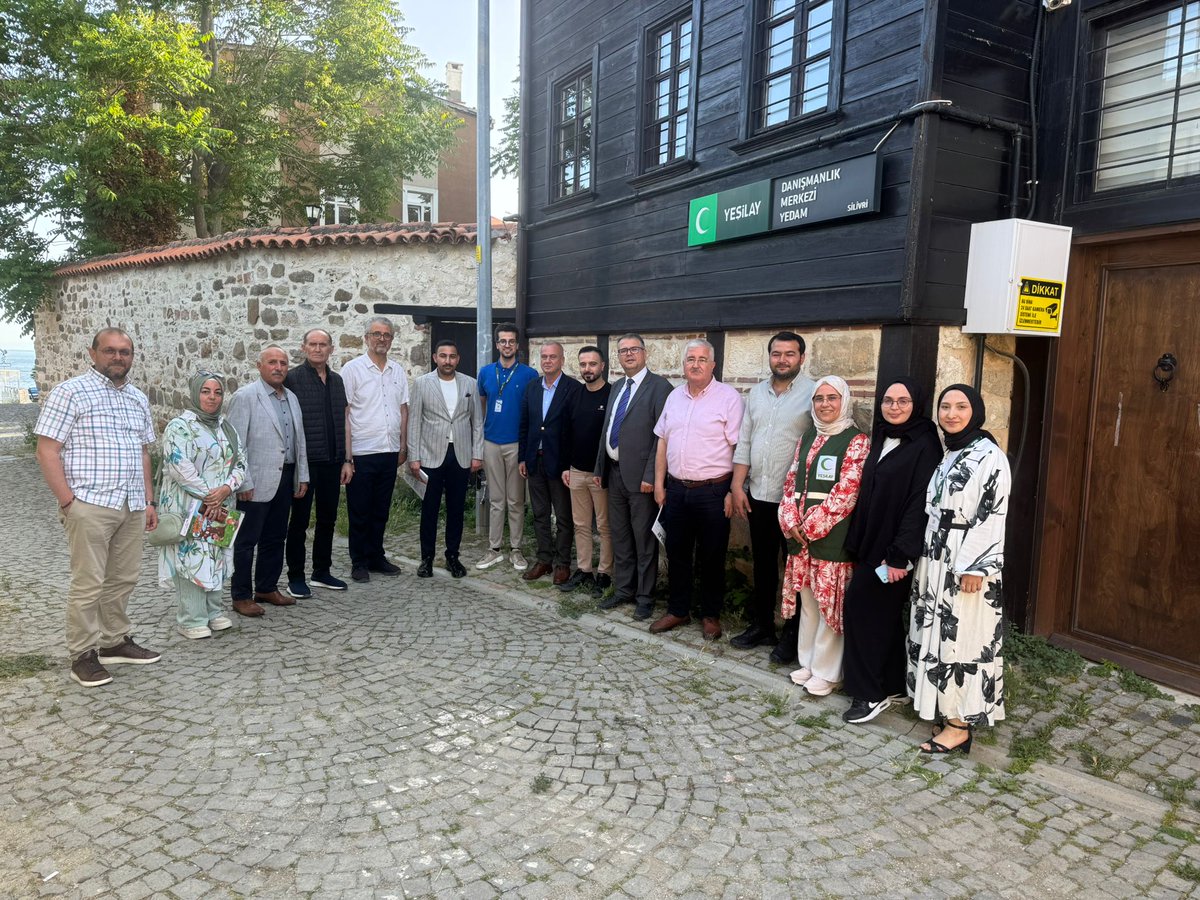 silivriakgenc's tweet photo. İlçe Başkanımız Sami BARLAS, İlçe Gençlik Kolları Başkanımız Utku KAPUCU ve teşkilat mensuplarımızla birlikte Yeşilay ve YEDAM'ı ziyarette bulunduk.
Nazik misafirperverlikler için Yeşilay İlçe Başkanı Hüsnü Yaşar YALMAN ve yönetimine teşekkürlerimizi sunarız. https://t.co/tqKNy3QRIh