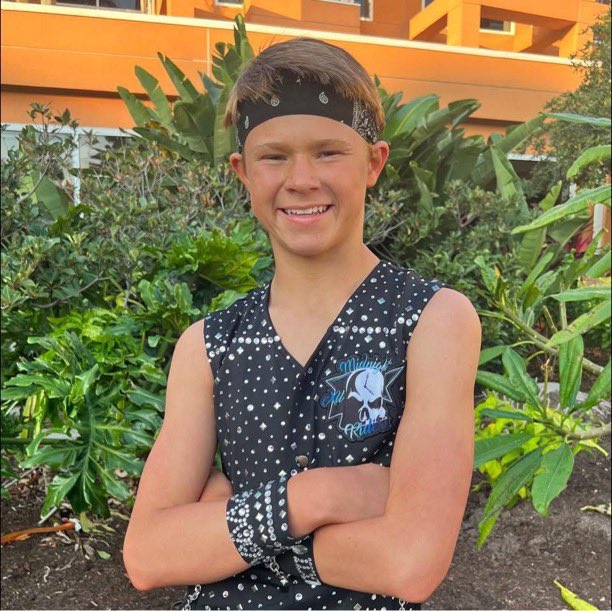 THEPEOPLESCH4MP's tweet photo. happy birthday to the one and only parker whitley💋💋💋💋💋 https://t.co/0bUWr0Vi73