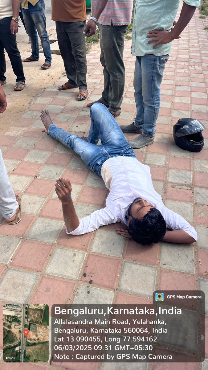 Person seriously injured in accident. Can the police do something please. ⁦<a href="/blrcitytraffic/">ಬೆಂಗಳೂರು ಸಂಚಾರ ಪೊಲೀಸ್ BengaluruTrafficPolice</a>⁩