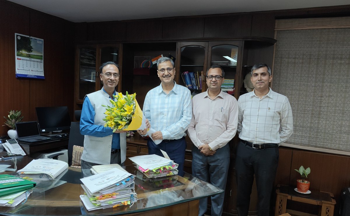 IDES_Officers's tweet photo. The IDES Officers Association congratulates Shri Shailendra Nath Gupta, IDES (1990), on taking over as DGDE. Sir graciously heard our concerns and reaffirmed his commitment to cadre reform. The Association looks forward to his leadership in strengthening the service

#IDES #DGDE https://t.co/lIRy7OlIZm