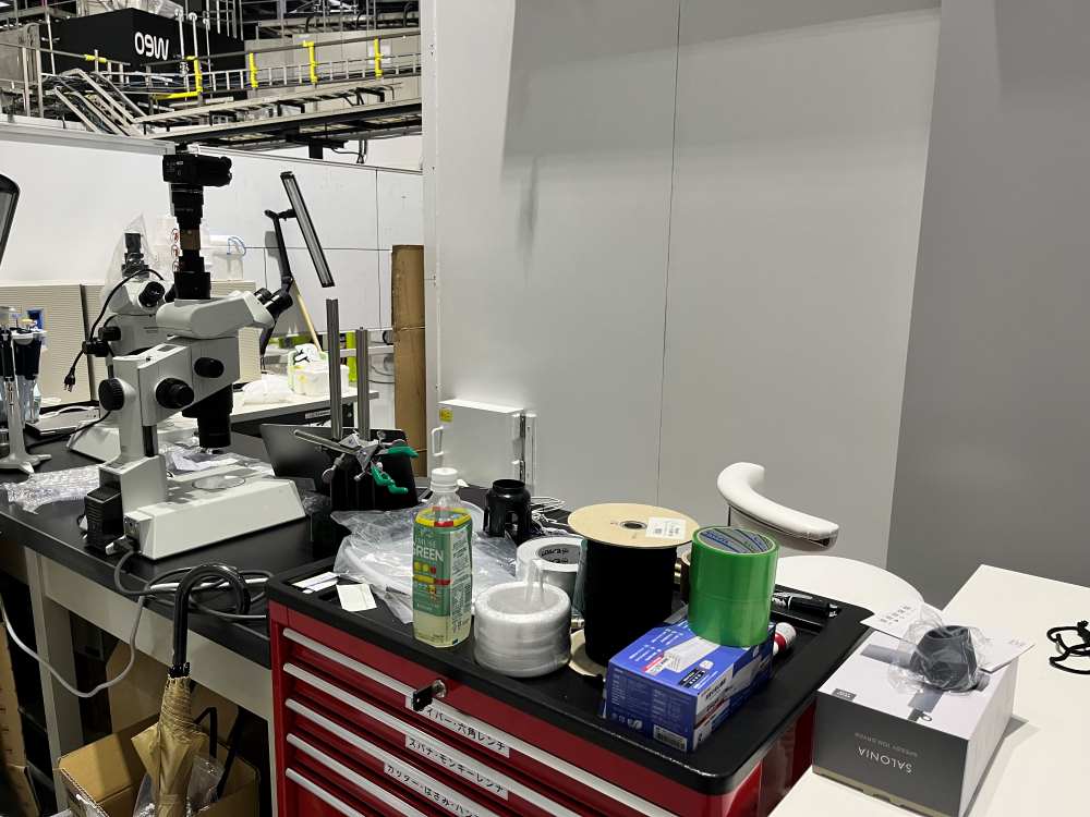 NanoTerasuが最も他と違うと感じることは、放射線のバッチなしで入れることかもしれません。この写真、放射光ユーザーにとってはあれ？と思う写真ですが、どこが普通と違うかわかりますか？