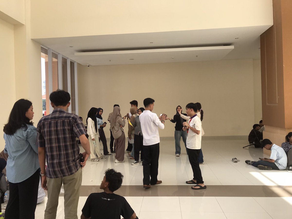 aalifiaazz's tweet photo. SO MUCHHH FUNNNN, H-1 COMFESTTT OMGGG SO EXITEDD 🤩🤩🥳🥳
pasti besok bakalan seru banget, jadi #banggaupnvjt 💚💚 #h25komdigupnvjt https://t.co/e30VLJA1E9