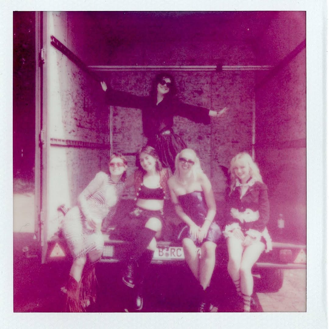 tldparchives's tweet image. Today, the band return to Truck Festival in Oxfordshire! ๐น๐
If you're in attendance, tag us in or send in any photos/videos you get! ๐๏ธ