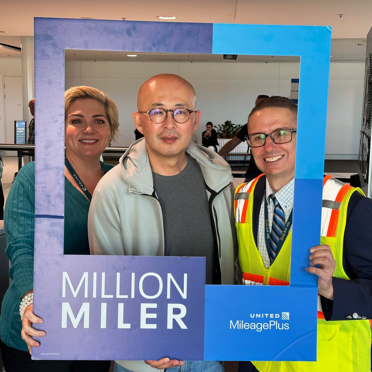 BaldeviaEilis's tweet image. A stunning autumn sunrise to celebrate @BentheBaldy Mr Suen, achieving #MillionMiler status with @united. Thank you for being a loyal #MileagePlus member since 2009 and sharing this milestone with #TeamBNE on UA97 to #SFO today! #congrats #beingunited #GoodLeadstheWay
