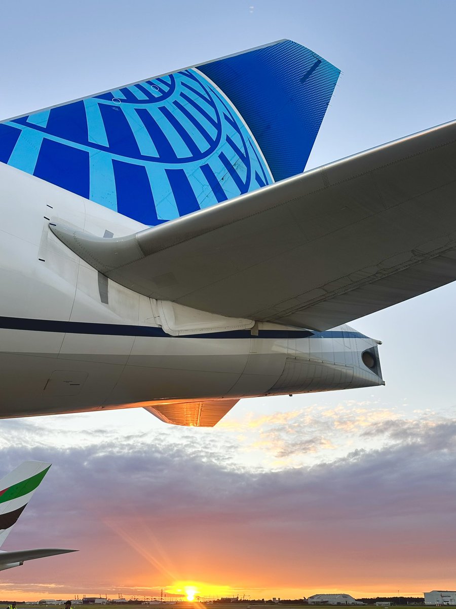 BaldeviaEilis's tweet image. A stunning autumn sunrise to celebrate @BentheBaldy Mr Suen, achieving #MillionMiler status with @united. Thank you for being a loyal #MileagePlus member since 2009 and sharing this milestone with #TeamBNE on UA97 to #SFO today! #congrats #beingunited #GoodLeadstheWay