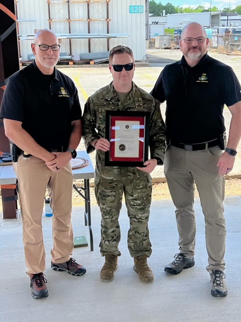 FBILittleRock's tweet photo. Last week, the #FBILR SABTs provided Chemical Dispersal Device Response training to the Little Rock Air Force Base Explosive Ordnance Disposal Team (EODT).
FBI SABTs provided a framed letter of appreciation to the departing EOD Team Leader at his farewell party. https://t.co/FVhcblfOfc