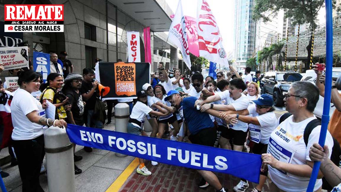 RematePH's tweet photo. Isang symbolic protest run ang isinagawa ng NGO Forum on ADB at mga kaalyadong civil society organization na "Race Behind 1.5" ang isinagawa sa harapan ng Asian Development Bank sa pagbubukas ng Asia Clean Energy Forum #ACEF 2025. CESAR MORALES https://t.co/mxa8fJAYeM