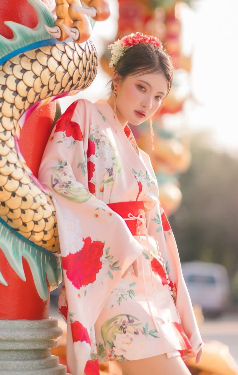 kalo ootdnya gini too much gak?