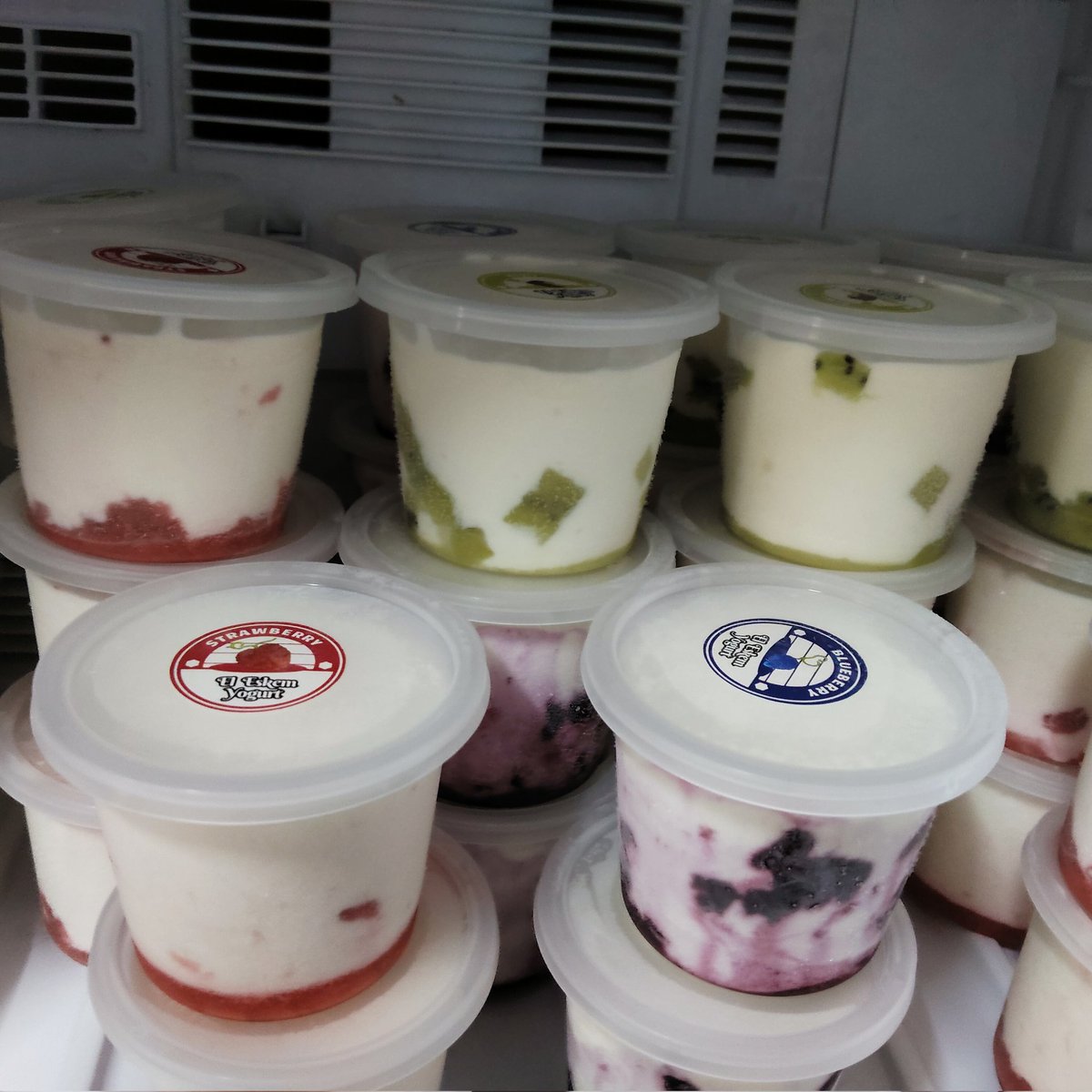 akidthelily's tweet photo. Looking for someone yang suka makan aiskrim. Tapi tak suka yang manis manis. Suka jenis lemak creamy ada masam masam yogurt sikit 

HEREE ESKEM YOGURT RM2 UNTUK YOU!! https://t.co/ZUhmAQf30E