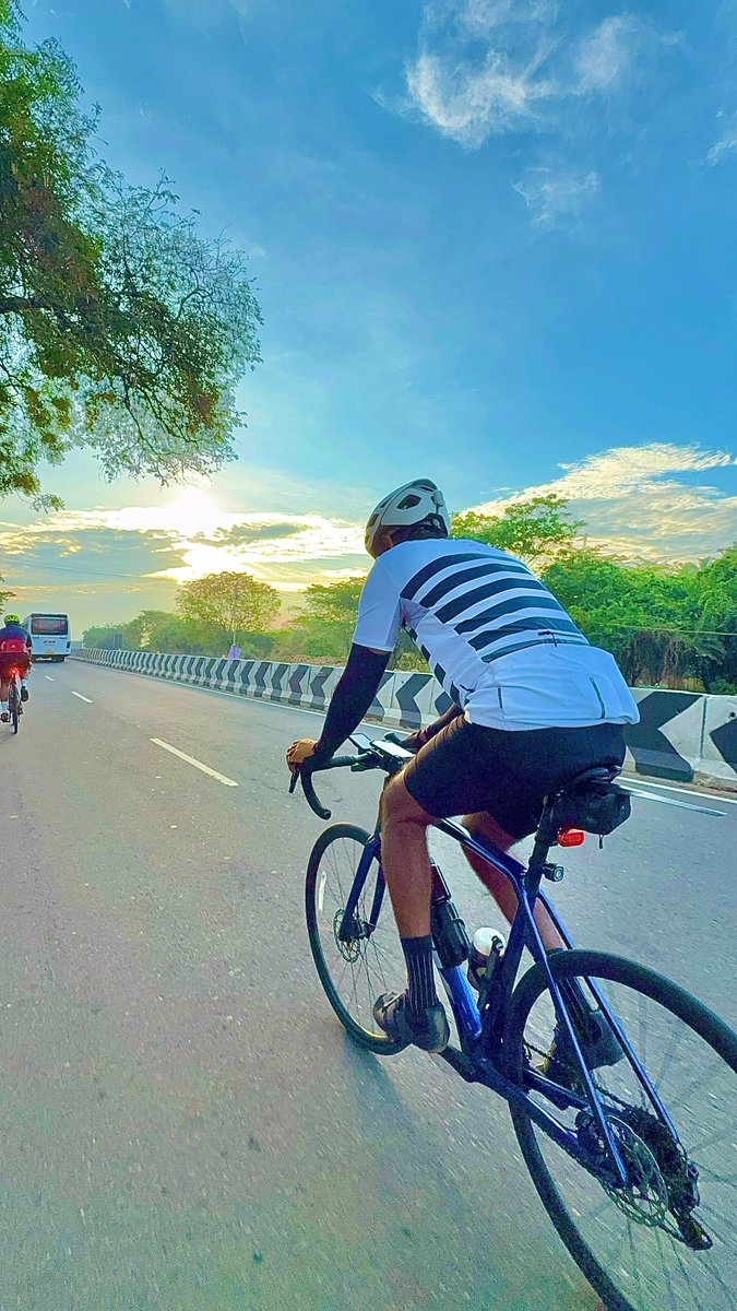 kidzcare's tweet photo. went for a 51.0 kilometer Ride. https://t.co/OH9yUUZWkv #strava #CYCLINGDAY https://t.co/XGFRBls4r9