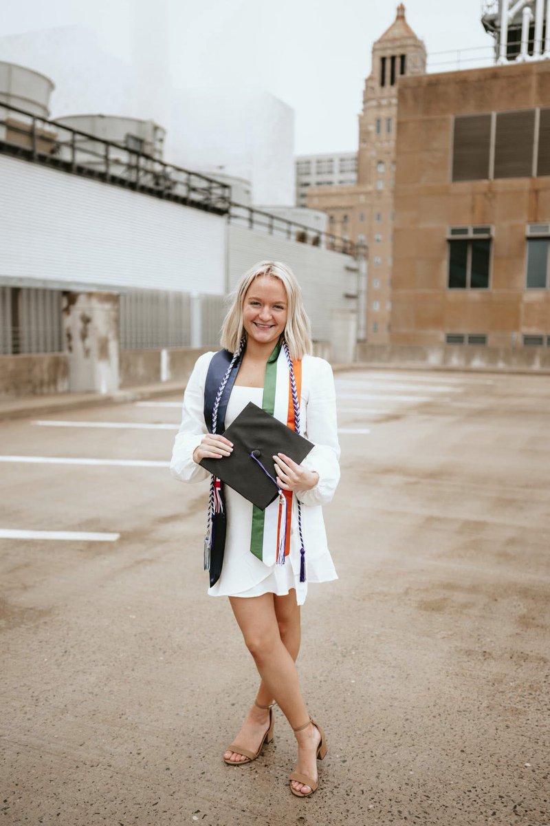 DeesSprayTan's tweet photo. Graduation seasonnnnn 🎓🍾🎉 Way to go Rachel! https://t.co/p0et2U2SVl