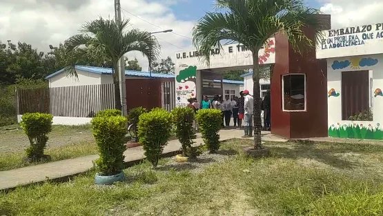 Conmoción. Una maestra de la Unidad Educativa Libertad de Timbre, ubicada en el cantón Esmeraldas, resultó herida de bala. Un sujeto ingresó al plantel fingiendo ser un padre de familia y le propinó varios disparos. La profesora quedó en estado crítico.