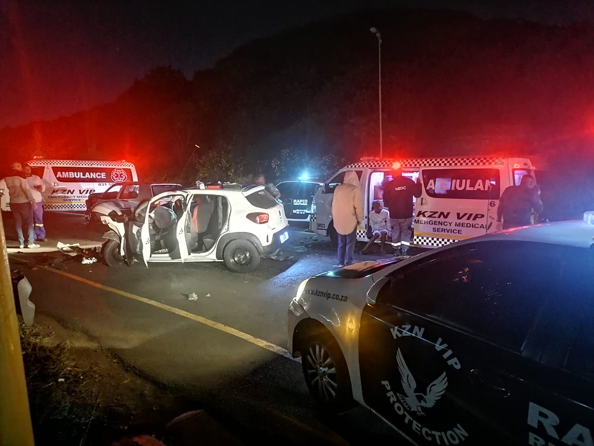 pcca031's tweet photo. MVC
R102 Glen Anil opposite Food Lovers Please exercise caution 
#KZNVIP MEDICAL 🚑
https://t.co/Y3wNNeODOG https://t.co/ioLgd5irNZ