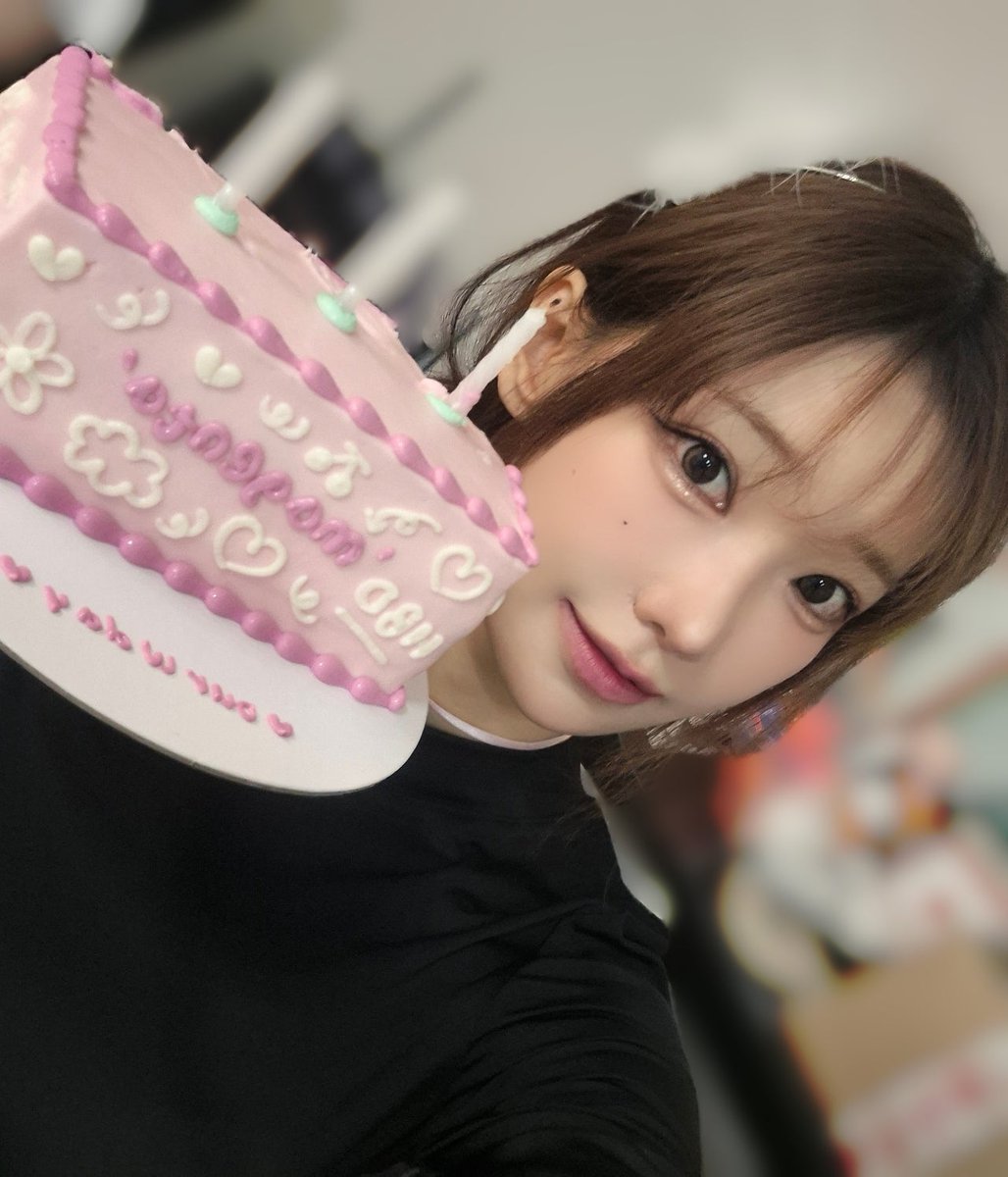 @Weekly_QWER: Jun,02,2025 Magenta naver fancafe post I'm so happy to receive so many birthday wishes🥹 The members are so funny too, really🥹🥹🥹 Thank you, really I'm always working hard to repay your love, but I want to work even harder Good night #QWER #MAGENTA #마젠타 #큐떱 #ㅋㄸ