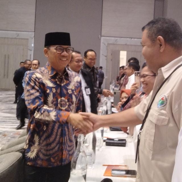 Albert Magnus (@albertmagnus12) on Twitter photo #KopdesHadirdiPapua
Menteri desa dan wamendes hadir mengawal pendirian koperasi desa merah putih di tanah Papua
#KopdesHadirdiPapua
<a href="/prabowo/">Prabowo Subianto</a>
<a href="/YandriSusanto27/">Yandri Susanto</a>
<a href="/ArizaPatria/">Ariza Patria</a>
<a href="/taufikmadjid71/">IG : taufik.madjid</a>
<a href="/kemendespdt/">#BangunDesaBangunIndonesia</a>
<a href="/bpsdmkemendesa/">Bpsdm Kemendesa</a>
<a href="/desapenusantara/">desapesonanusantara</a> #KopdesHadirdiPapua
Menteri desa dan wamendes hadir mengawal pendirian koperasi desa merah putih di tanah Papua
#KopdesHadirdiPapua
<a href="/prabowo/">Prabowo Subianto</a>
<a href="/YandriSusanto27/">Yandri Susanto</a>
<a href="/ArizaPatria/">Ariza Patria</a>
<a href="/taufikmadjid71/">IG : taufik.madjid</a>
<a href="/kemendespdt/">#BangunDesaBangunIndonesia</a>
<a href="/bpsdmkemendesa/">Bpsdm Kemendesa</a>
<a href="/desapenusantara/">desapesonanusantara</a>