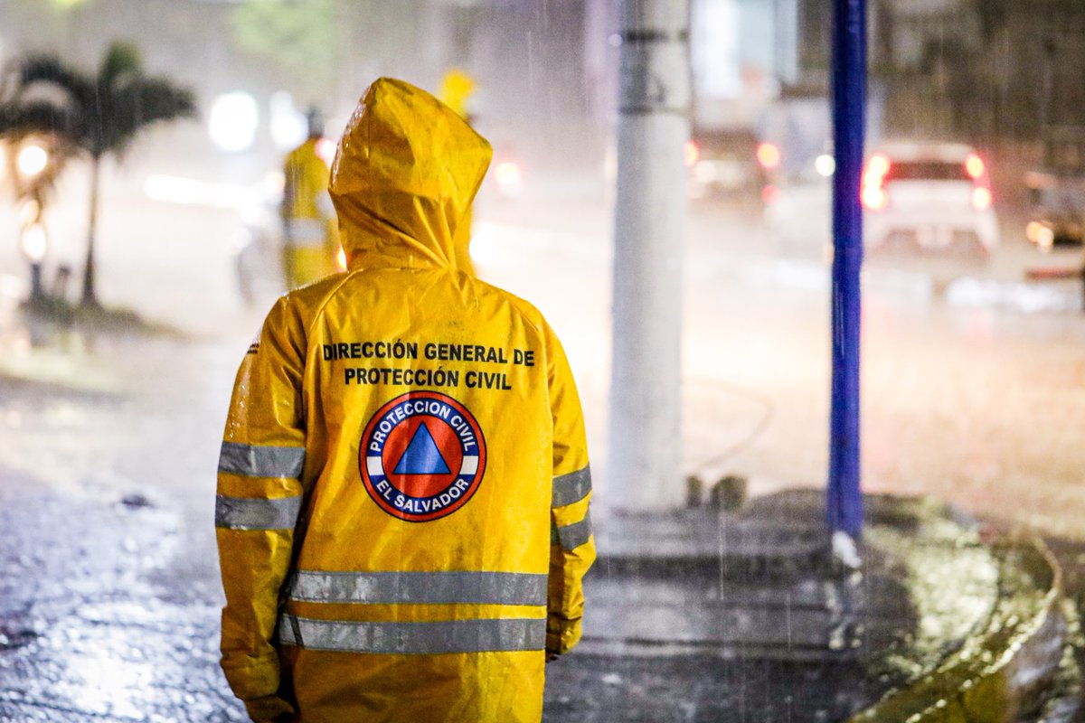 Ministerio de Gobernación (@gobernacionsv) on Twitter photo 🦺 Siempre listo.
El #EquipoTácticoOperativo de <a href="/PROCIVILSV/">Protección Civil de El Salvador</a> se mantiene activo a nivel nacional.
Ante cualquier emergencia, comunícate al:
📞 2281-0888
📱 7070-3307
#PlanInvierno2025 🌧 🦺 Siempre listo.
El #EquipoTácticoOperativo de <a href="/PROCIVILSV/">Protección Civil de El Salvador</a> se mantiene activo a nivel nacional.
Ante cualquier emergencia, comunícate al:
📞 2281-0888
📱 7070-3307
#PlanInvierno2025 🌧