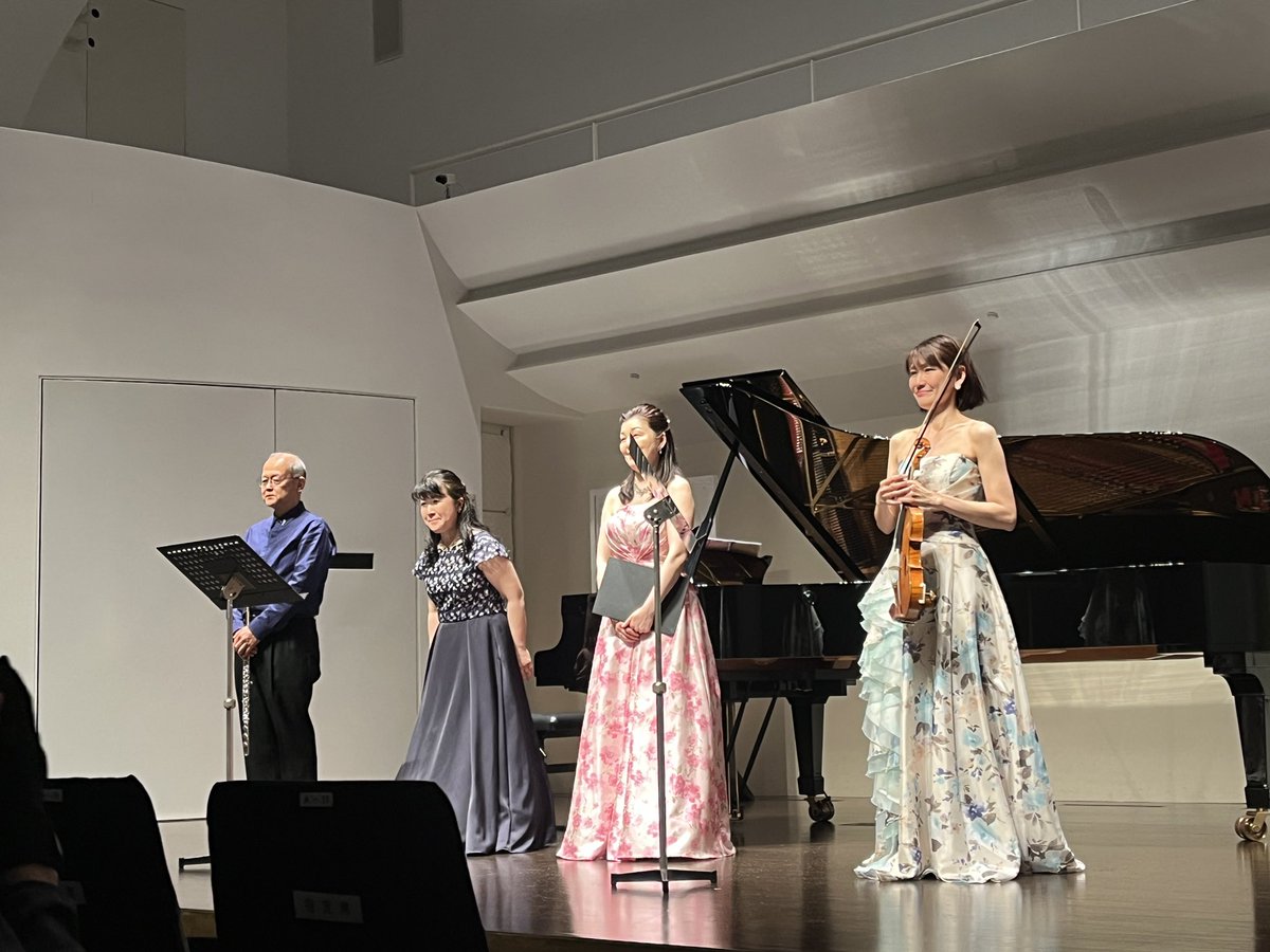 ２週連続で、同じホールのコンサートに来ました🎵

一緒に活動してたお友達の音楽を聴くと、今は失語症で上手く歌えないけど、歌いたくなるわぁ〜😃💞

リハビリ頑張ろう🤗

皆さん
あたしのお喋りに付き合ってねぇ〜
最高のリハビリになります🥰💘