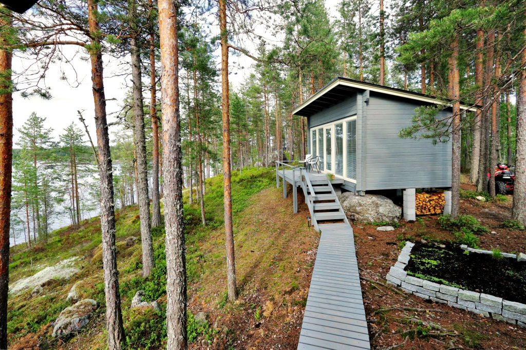 Kesäinen Omakotilehti on pian täällä! Esittelemme neljän perheen ryhmärakennuttamiskohteen Oulun Asuntomessuilta. 🏡 Vaasassa pariskunta avasi talonsa yläkerran majoittujien vuokrattavaksi.🧳Entä mitä pitää ottaa huomioon, jos suunnittelee lupavapaata piharakennusta tontille?