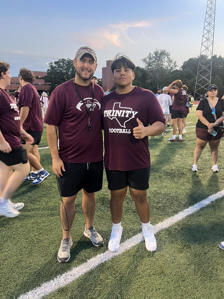 jose_fdz68's tweet image. Had a great day at Trinity University’s mega camp! Here are some reps and couple of 1v1 clips! Set the tone for the Centers for 1v1 💪🏽
@coach9cg
@CornerstoneFB
@CCSRecruitingFB
@CoachLytal
@TUFootballTX