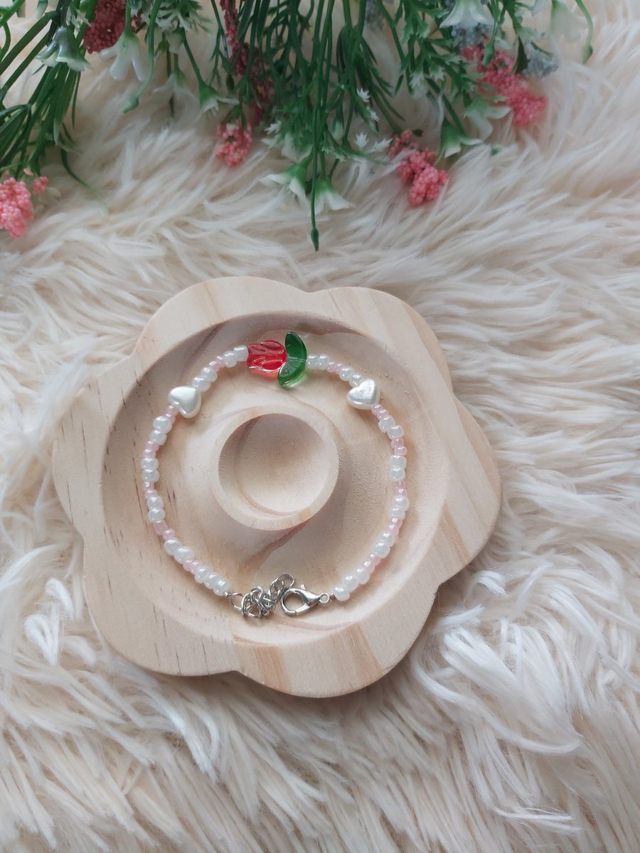 miimeebeads's tweet photo. ฝากอุดหนุนกำไลร้านเราหน่อยนะคะ
ค่าส่ง35.- เหมาๆ 💐ราคาชิ้นละ19.-🙈
Tiktok :  mii.mee_beads #กําไลข้อมือ #กําไลลูกปัด #กําไลลูกปัดน่ารัก #ของน่ารักๆ #อุดหนุนแม่ค้าเยอะๆน๊า #dek68 #ของปัจฉิม #ของขวัญ #แฟชั่น #แจก #ที่ห้อยโทรศัพท์ #สร้อยข้อมือ #ลูกปัดdiy #กิ๊บติดผม https://t.co/qWoxVoWmed