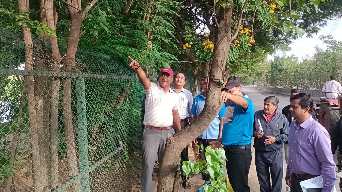 Today Early morning Inspected road widening work, OFC cables, storm water drains, and footpaths from Iblur Junction towards Sarjapur Road up to Kaikondrahalli, Mahadevapura zone. Directed the concerned officials to take necessary action to construct proper footpaths and other