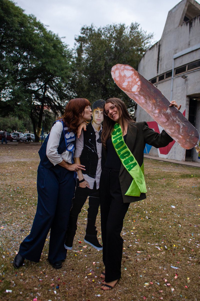 Mención especial para las figuras de la fecha: Justin y el salame gigante