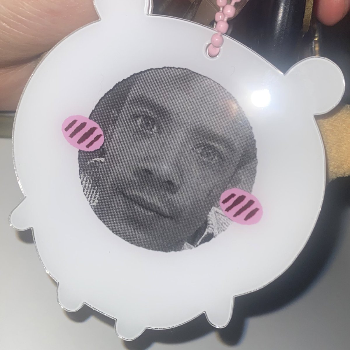 docphag's tweet image. keychains from @gryphll
everybody get more crazy abt ldpdl now🫵