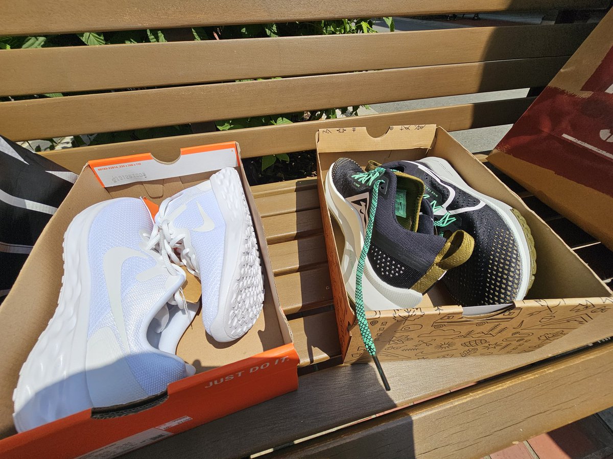 옷사러 아울렛 왔다
신발 진짜 이쁜거 찾았음!