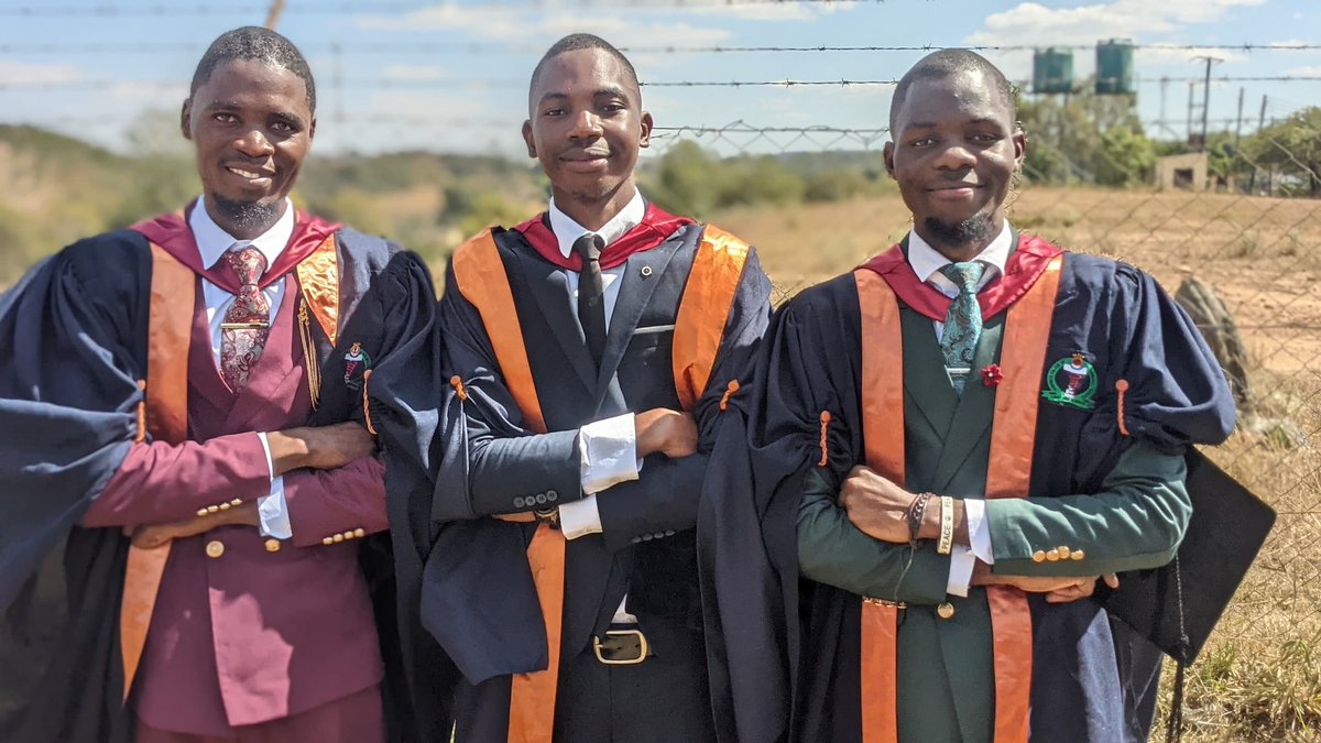 RedMamfunda's tweet photo. Grateful to God always ❤️🌍😇👨🏾‍🎓 https://t.co/XpnigDHQY4