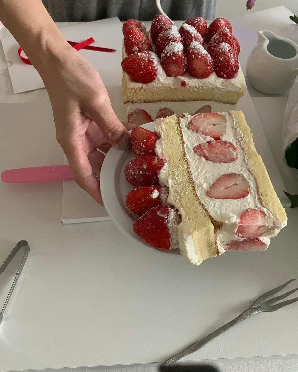 momentsofence's tweet photo. 🍰 https://t.co/3Qd9jueZjv