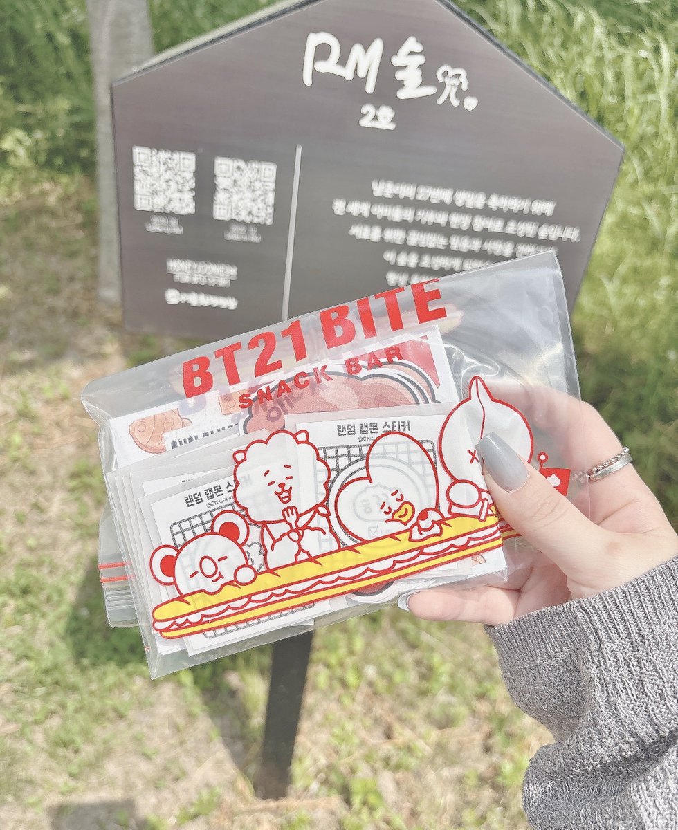 𝗔𝗥𝗠𝗬~~~\♡/
RM森2号にソンムルを入れました📮🌳
数に限りがあるので仲良く分けてね(   ◜◝ )✌️
幸せな日になりますように♡