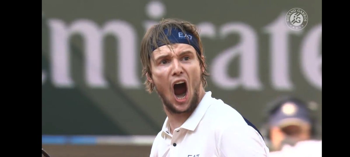 Snapchat_Paris_'s tweet photo. @TopSpinBarSpin #Bublik touchant hier à #RolandGarros25 #RolandGarros https://t.co/AGPUSGm72v