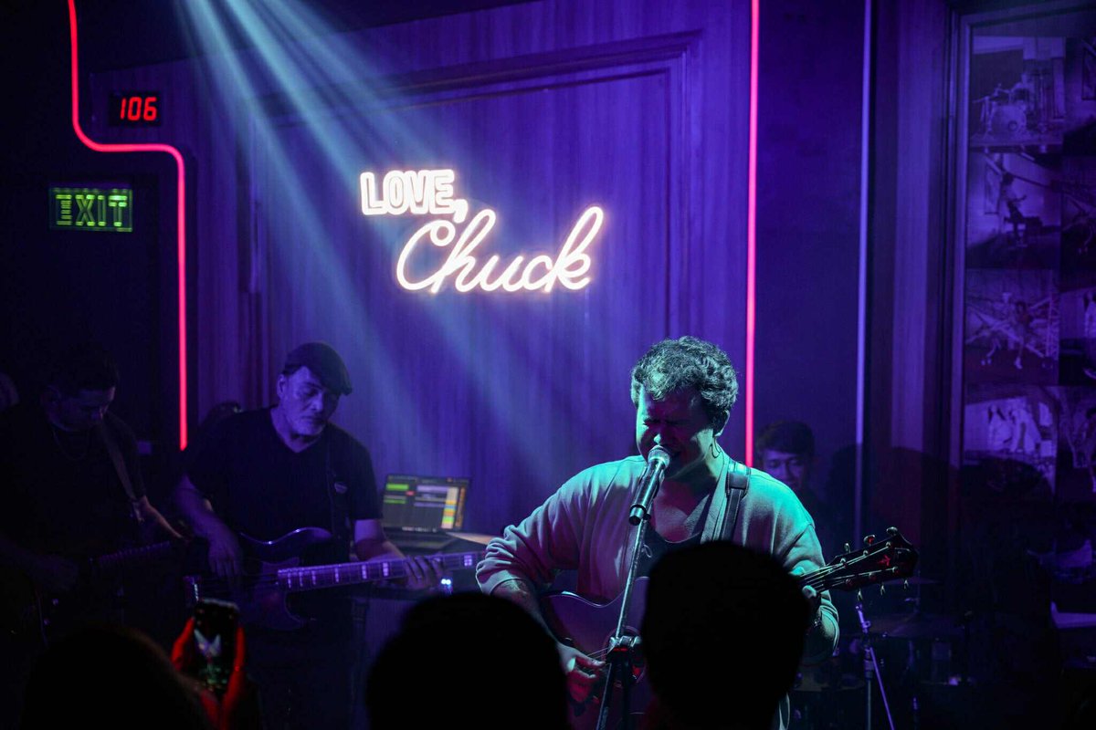 PhilippineStar's tweet photo. LOOK: Juan Karlos, Sunkissed Lola, Kreme Soda, and Allen & Elle delivered thrilling performances at the recent “Love, Chuck Live!” event at Nokal Manila.

The gig was presented by Converse Philippines which also marked the introduction of the Chuck Taylor All Star Double Stack sneakers. | via Charmie Pagulong