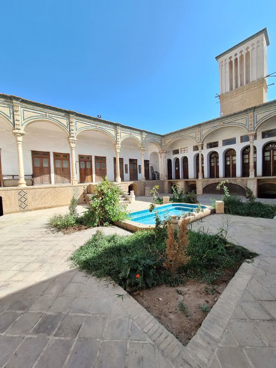 خانه تاریخی زند قم
عکاس: علیرضا راحبی 
#قم_ببین #ایران_ببین