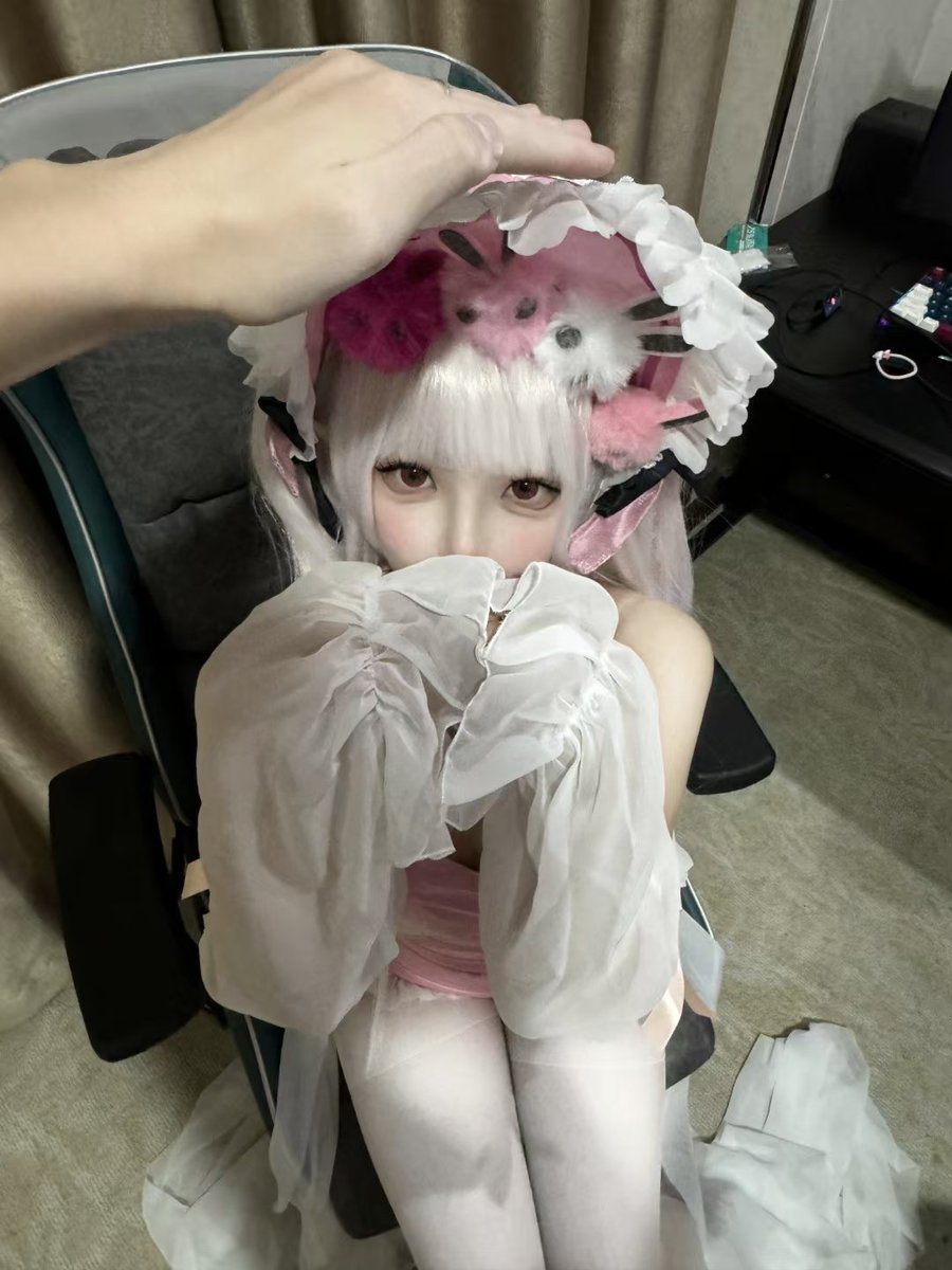 lynnnn719's tweet photo. 宝宝没有吃到儿童节套餐 #射屏 #合照 https://t.co/qhozICfH8a