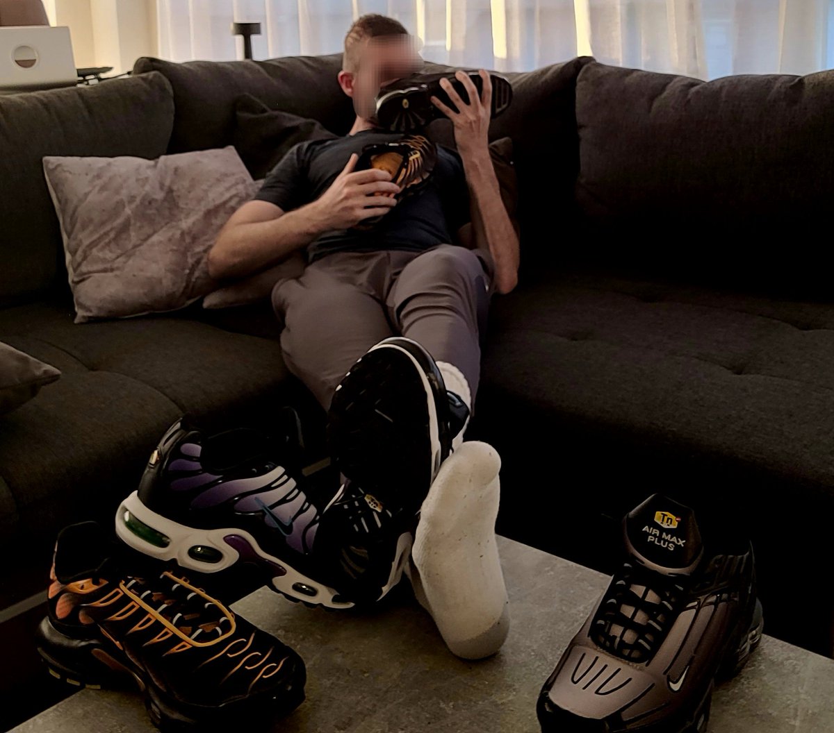 drave_b's tweet photo. I love a good (TN) threesome 😜👟🔥 Just grab one and join me!
#Gear #Gearhead #SmellySocks #SmellySneaks #WhiteSocks #Socks #Sneaks #Sneakers #Sneakerdom #Nike #Gay #Feetworship #Footsub #Footmaster #Feetmaster #TN #NikeTN #Domination #Sneakerfun #Kiffeur https://t.co/QaAAEVbFjT