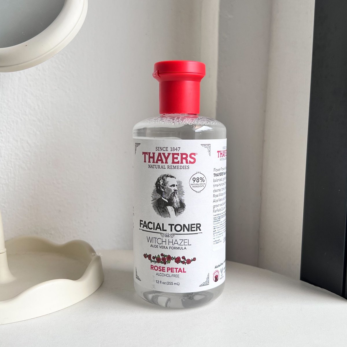 Xmas_H_'s tweet photo. วันนี้ขอนำเสนอโทนเนอร์ฝาแดงในตำนาน สูตร🌹Rose Petal เป็น #BestSeller ของ #THAYERS ส่วนตัวใช้แล้วชอบมาก ใช้ทุกวัน เช้า-เย็น รู้สึกว่าผิวดูใส ผิวสงบขึ้นมาก รูขุมขนกระชับ และที่สำคัญใช้ได้กับทุกสภาพผิว ไม่แสบ ไม่ระคายเคืองผิวเลย ปลอบประโลมผิวดีมากกก ราคาโปรแค่ 569 บาทเอง ตุนได้ตุนเถอะ